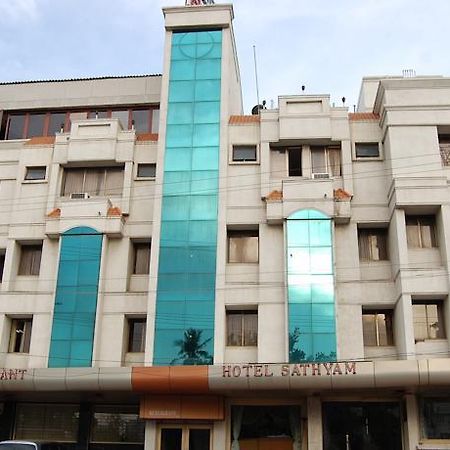 Hotel Sathyam Tiruchirappalli Eksteriør bilde